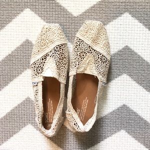 Lace toms brand new never worn size 9